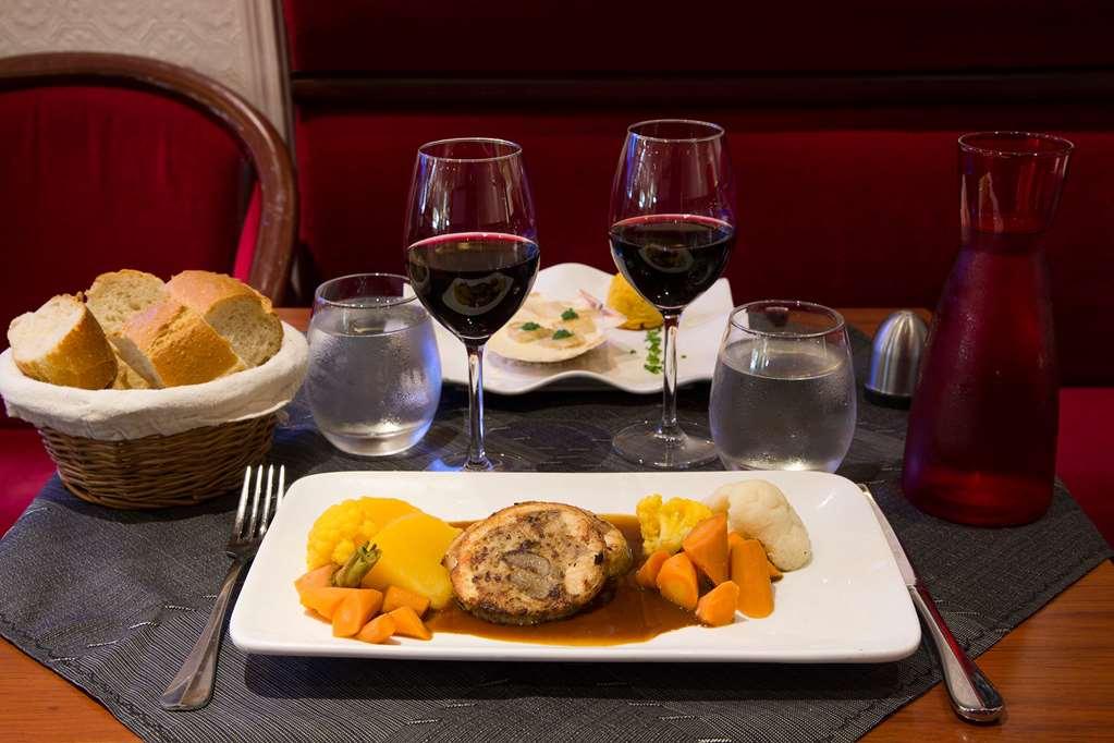 Brit Hotel Le Lion D'Or 希农 餐厅 照片