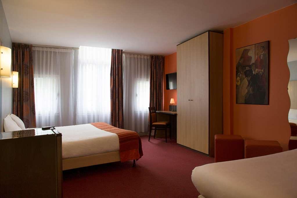 Brit Hotel Le Lion D'Or 希农 客房 照片