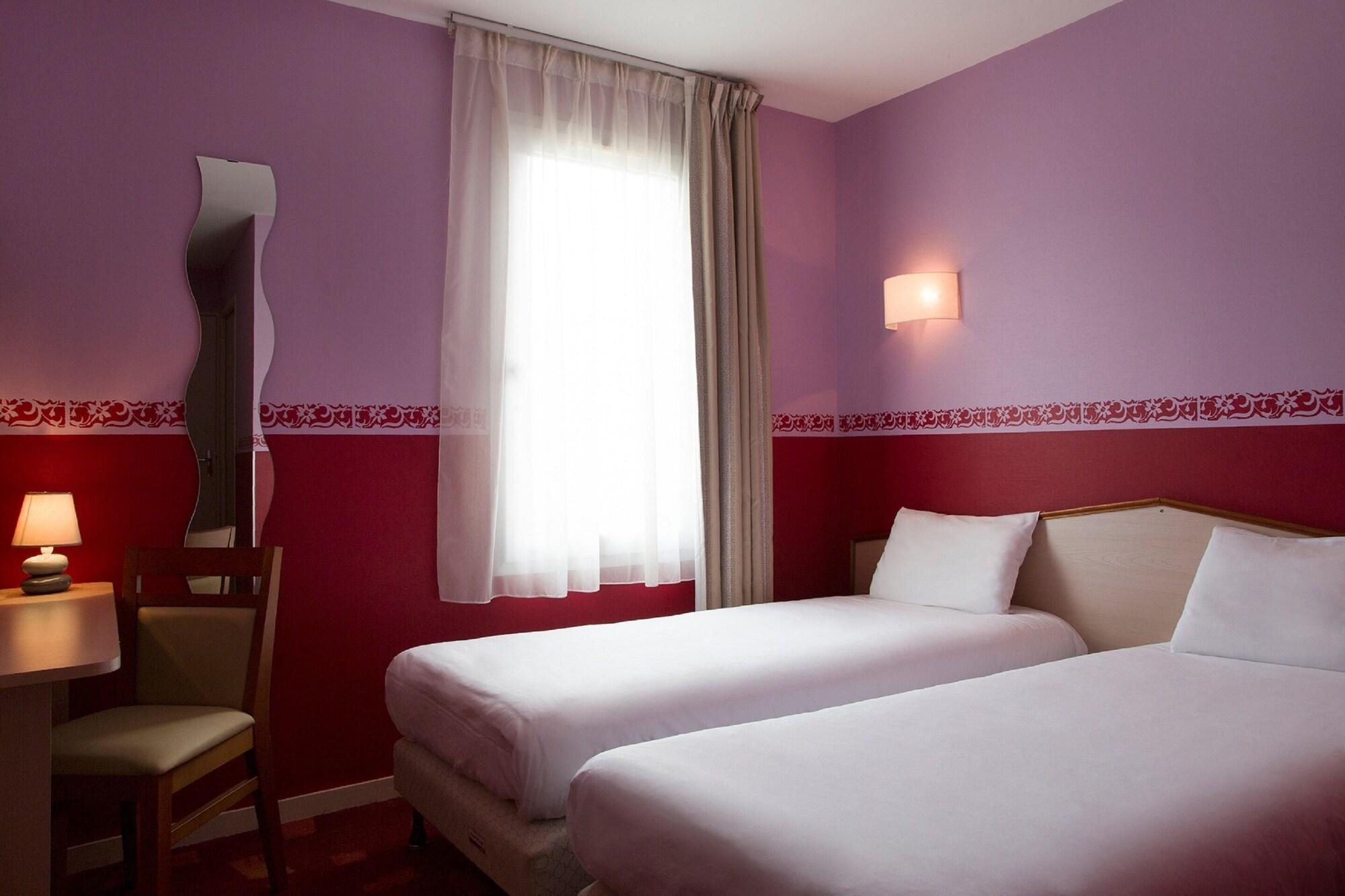 Brit Hotel Le Lion D'Or 希农 外观 照片