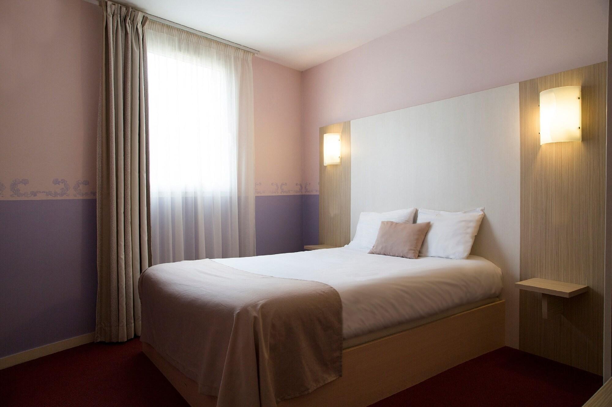 Brit Hotel Le Lion D'Or 希农 外观 照片