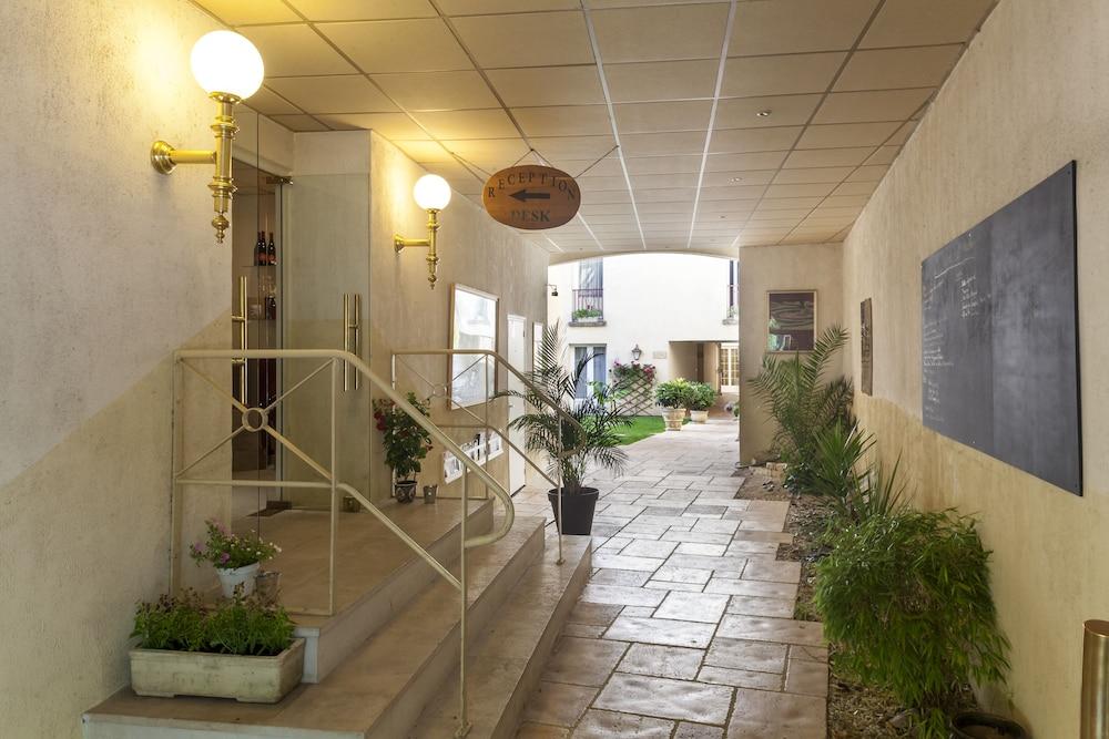 Brit Hotel Le Lion D'Or 希农 外观 照片
