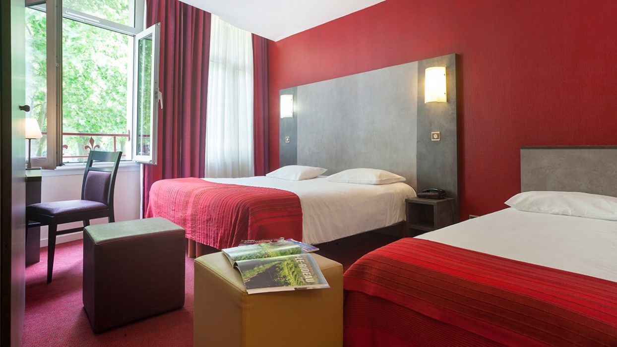 Brit Hotel Le Lion D'Or 希农 外观 照片